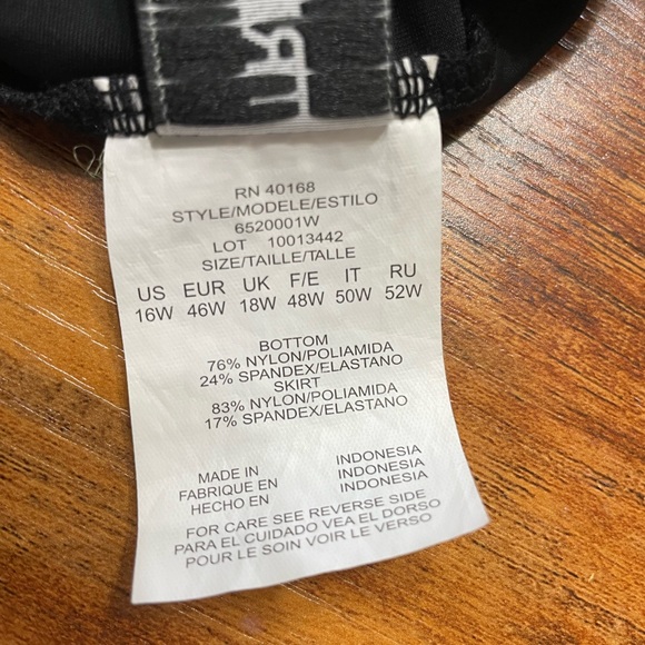 Women’s black trimshaper slimming control women’s swim skirt, size 16W - Picture 3 of 5